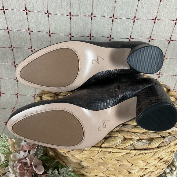 27 Edit Naturalizer “Porsia” Brown Snakeskin Leather Ankle Boots Size 9.5 Bootie - Picture 5 of 7